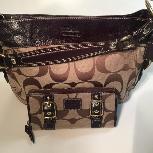 LIKE NEW Coach Signature Zoe Canvas&Leather - Picture 5 of 8